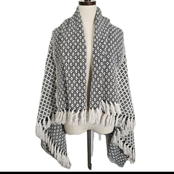 White and Black Geometric Southwest Fringed Bohemian Wrap Scarf  54 in x 44 in - Picture 1 of 12